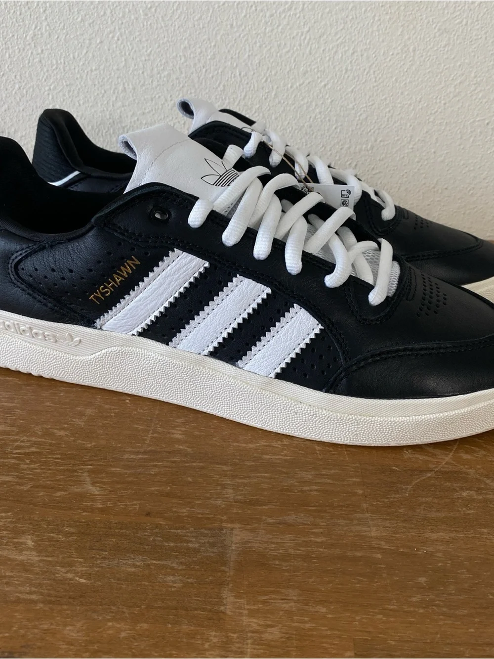 adidas low top